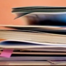 Schmuckgrafik (Akten und Papier)